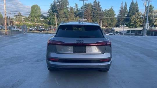2019 Audi e-tron WA1LAAGE8KB020452