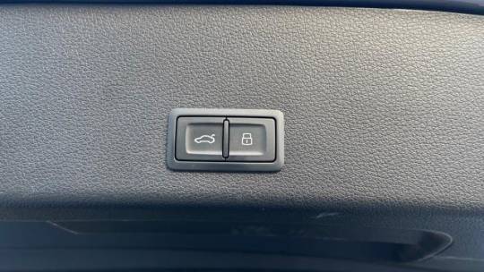 2019 Audi e-tron WA1LAAGE8KB020452