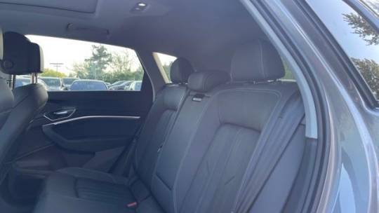 2019 Audi e-tron WA1LAAGE8KB020452