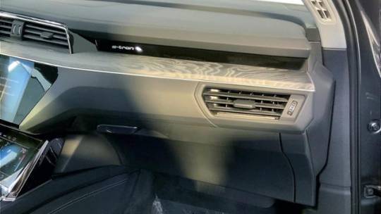 2021 Audi e-tron WA12AAGE3MB037674