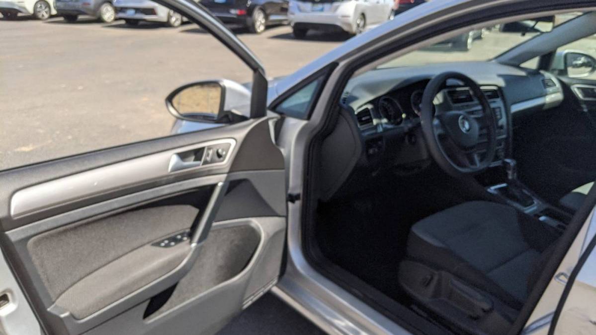 2016 Volkswagen e-Golf WVWKP7AU6GW913917