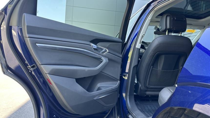 2021 Audi e-tron WA12AAGE5MB010802