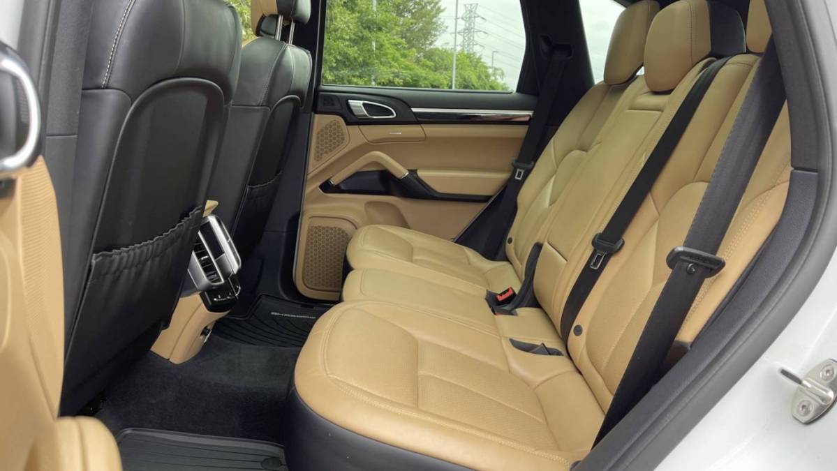 2016 Porsche Cayenne WP1AE2A22GLA17293