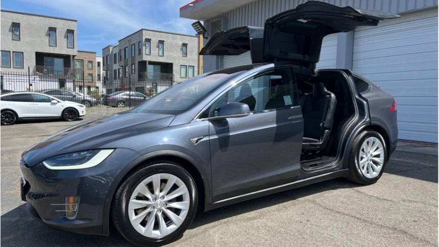 2018 Tesla Model X 5YJXCAE2XJF109428