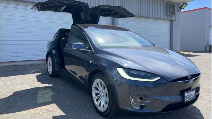 2018 Tesla Model X 5YJXCAE2XJF109428