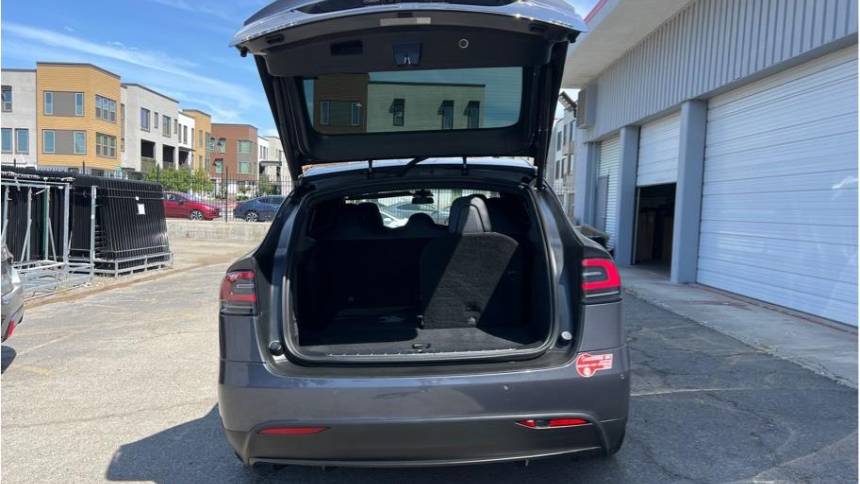 2018 Tesla Model X 5YJXCAE2XJF109428