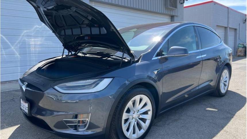 2018 Tesla Model X 5YJXCAE2XJF109428