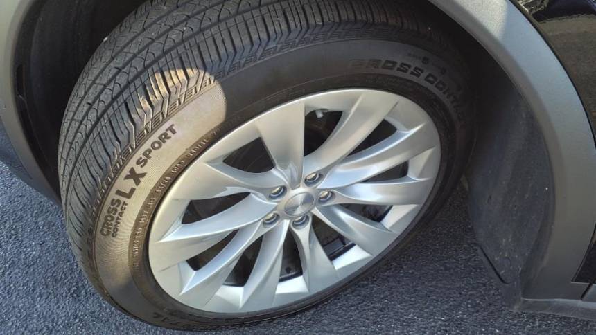 2018 Tesla Model X 5YJXCAE20JF139442