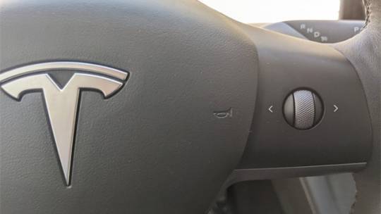 2021 Tesla Model Y 5YJYGDEE4MF140585