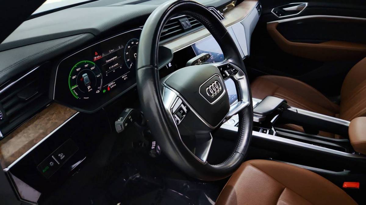 2019 Audi e-tron WA1LAAGE2KB024836