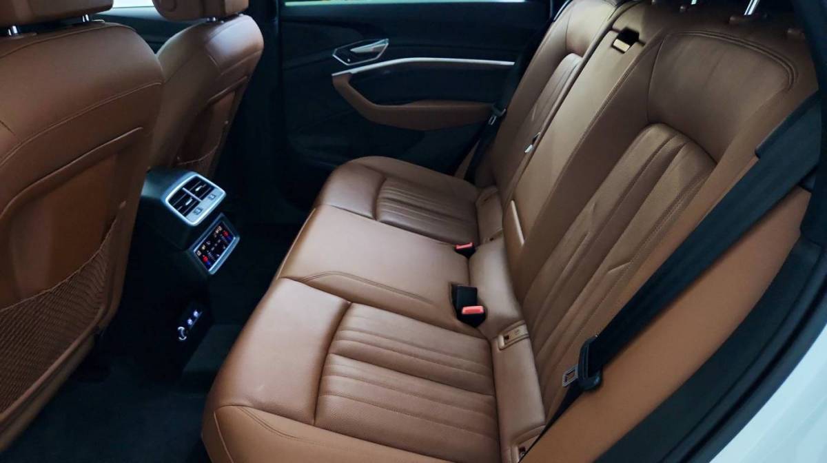 2019 Audi e-tron WA1LAAGE2KB024836