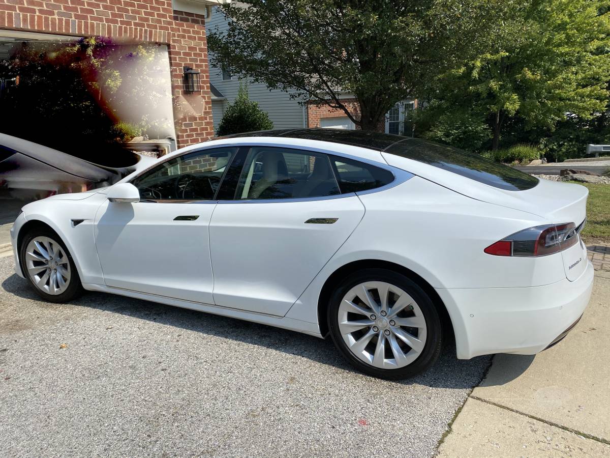 2016 Tesla Model S 5YJSA1E16GF172901