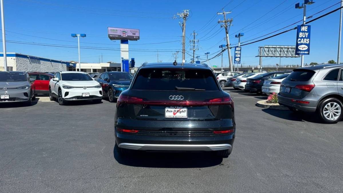 2019 Audi e-tron WA1LAAGE0KB023975