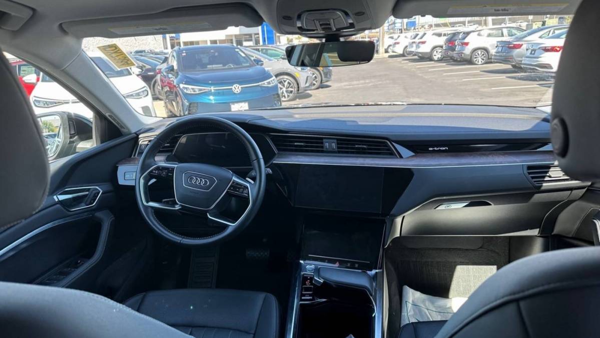 2019 Audi e-tron WA1LAAGE0KB023975