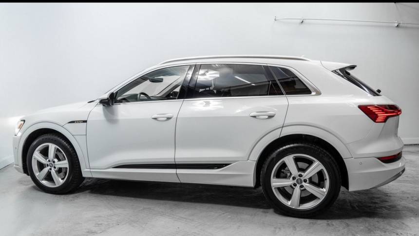 2019 Audi e-tron WA1VABGE6KB017435