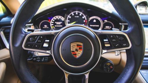 2018 Porsche Panamera WP0AE2A70JL177175