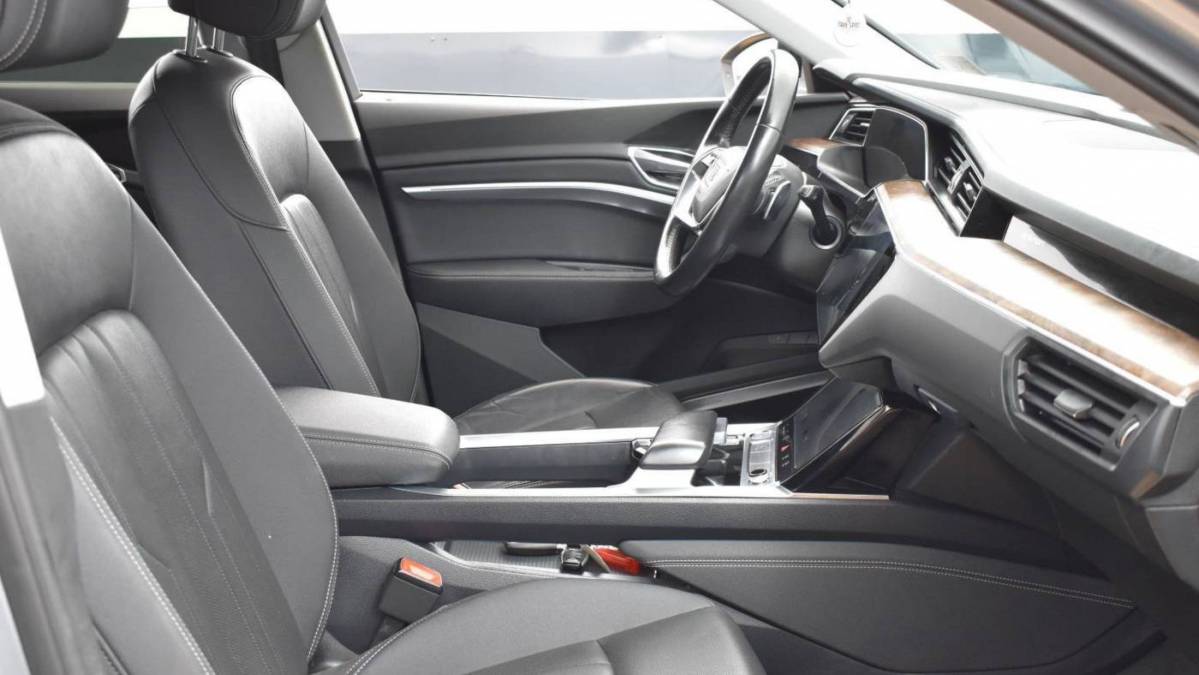 2019 Audi e-tron WA1LABGE9KB012351