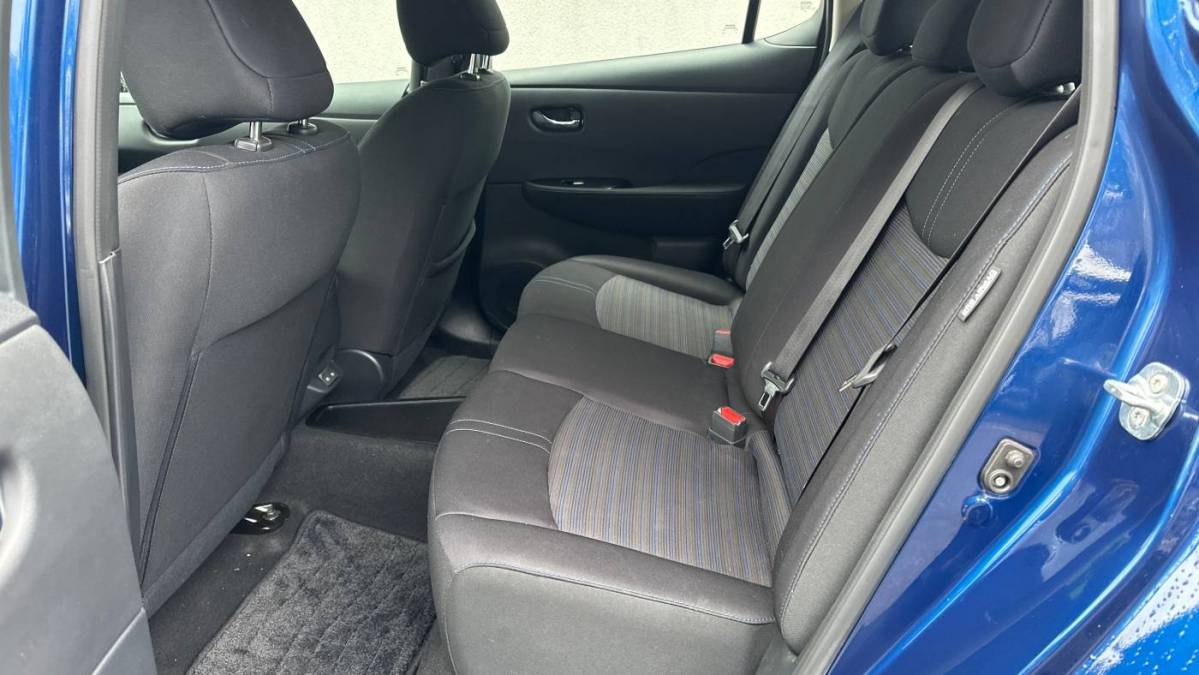 2022 Nissan LEAF 1N4AZ1CV2NC555017