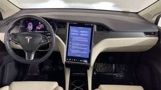 2019 Tesla Model X 5YJXCDE26KF140260