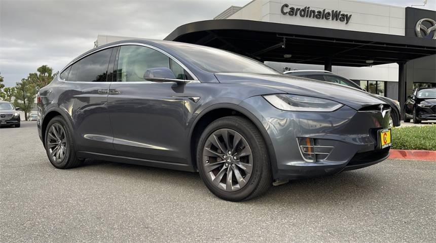 2018 Tesla Model X 5YJXCDE24JF100032