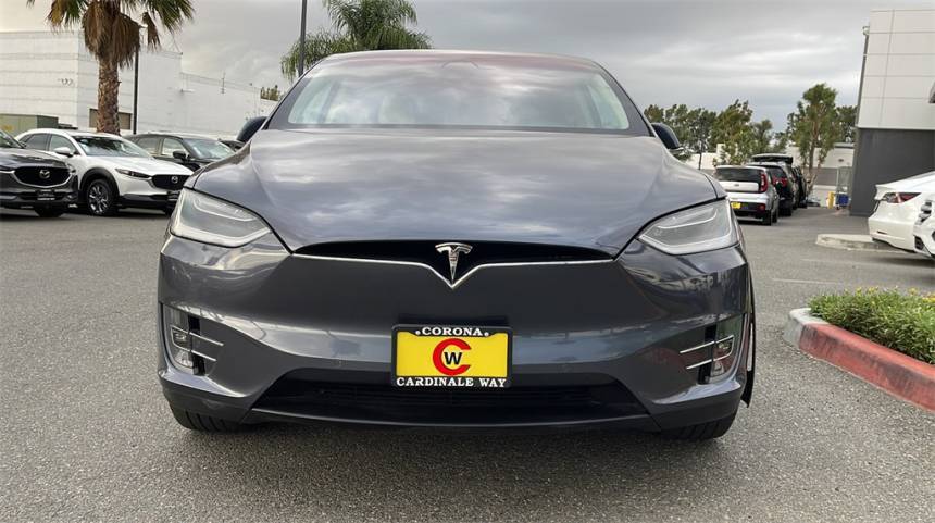 2018 Tesla Model X 5YJXCDE24JF100032