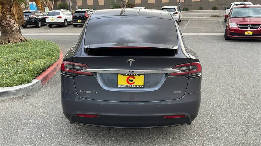 2018 Tesla Model X 5YJXCDE24JF100032