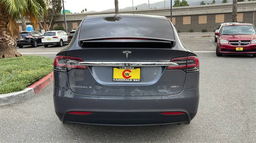 2018 Tesla Model X 5YJXCDE24JF100032