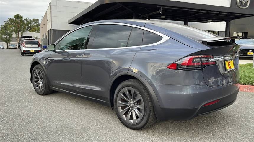 2018 Tesla Model X 5YJXCDE24JF100032