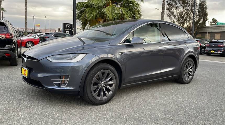 2018 Tesla Model X 5YJXCDE24JF100032