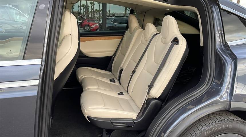 2018 Tesla Model X 5YJXCDE24JF100032