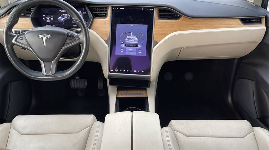 2018 Tesla Model X 5YJXCDE24JF100032