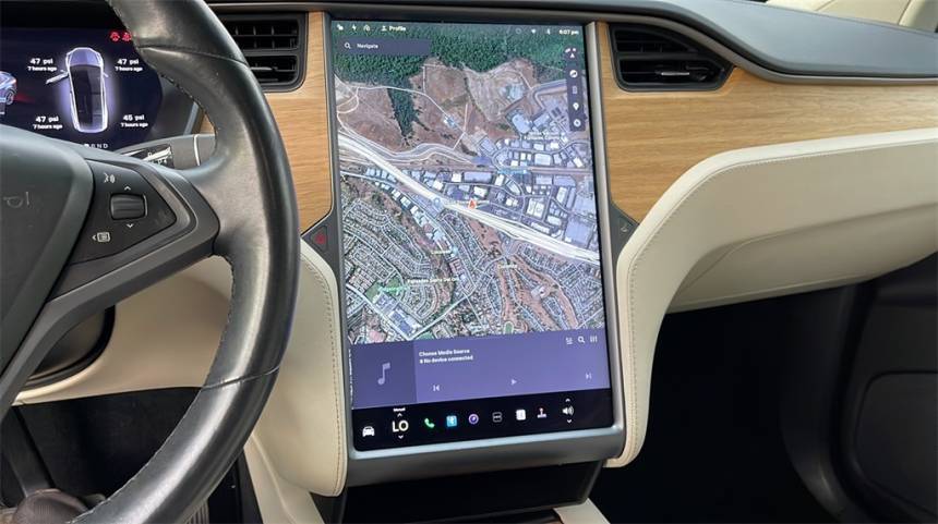2018 Tesla Model X 5YJXCDE24JF100032