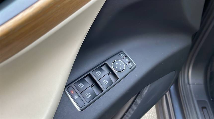 2018 Tesla Model X 5YJXCDE24JF100032