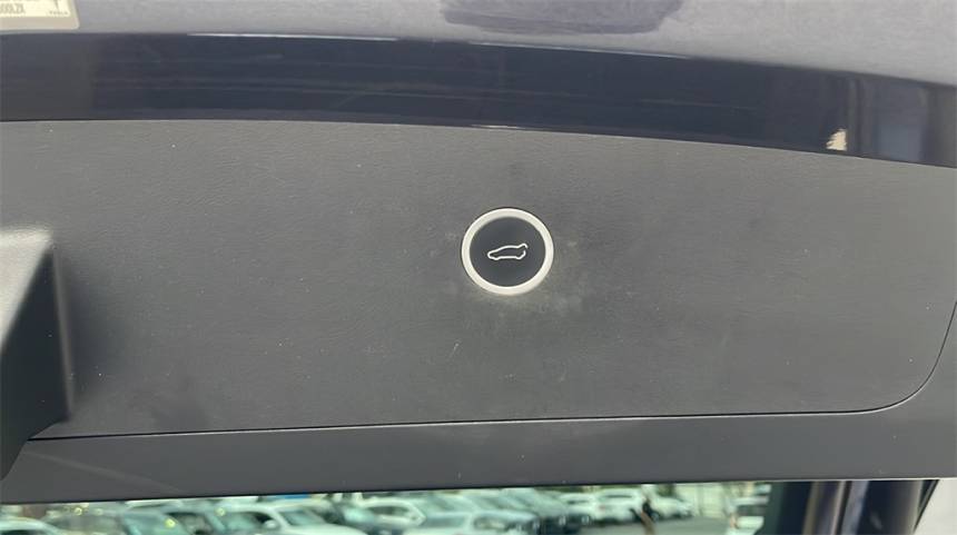 2018 Tesla Model X 5YJXCDE24JF100032