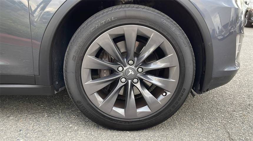 2018 Tesla Model X 5YJXCDE24JF100032