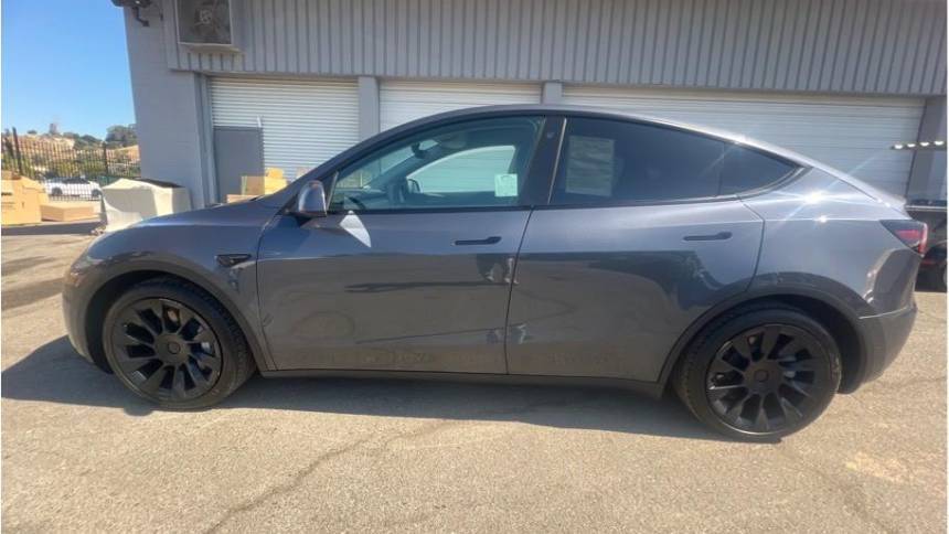 2021 Tesla Model Y 5YJYGDEE0MF067943