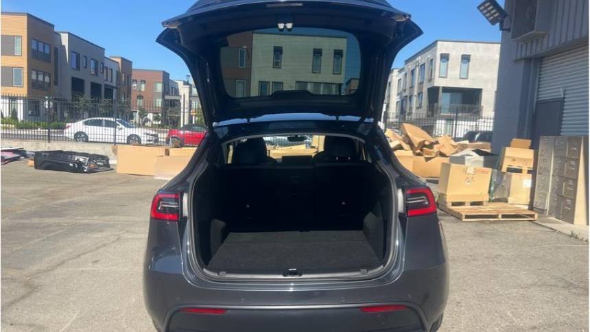2021 Tesla Model Y 5YJYGDEE0MF067943