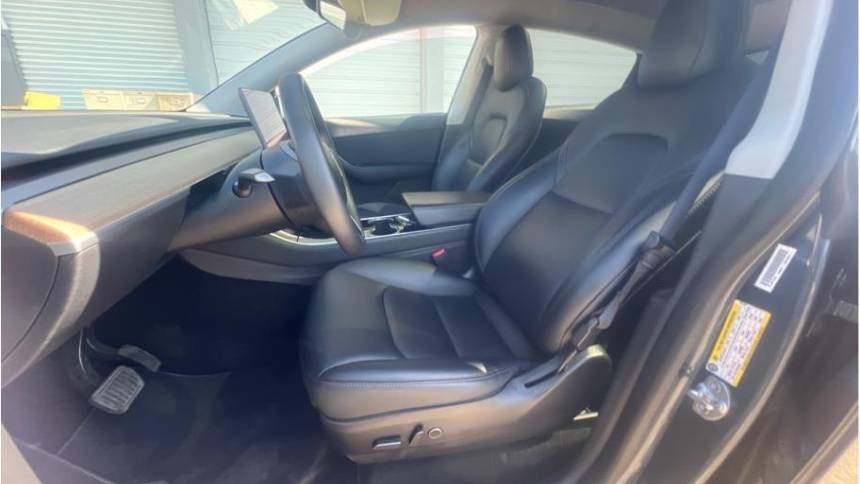 2021 Tesla Model Y 5YJYGDEE0MF067943