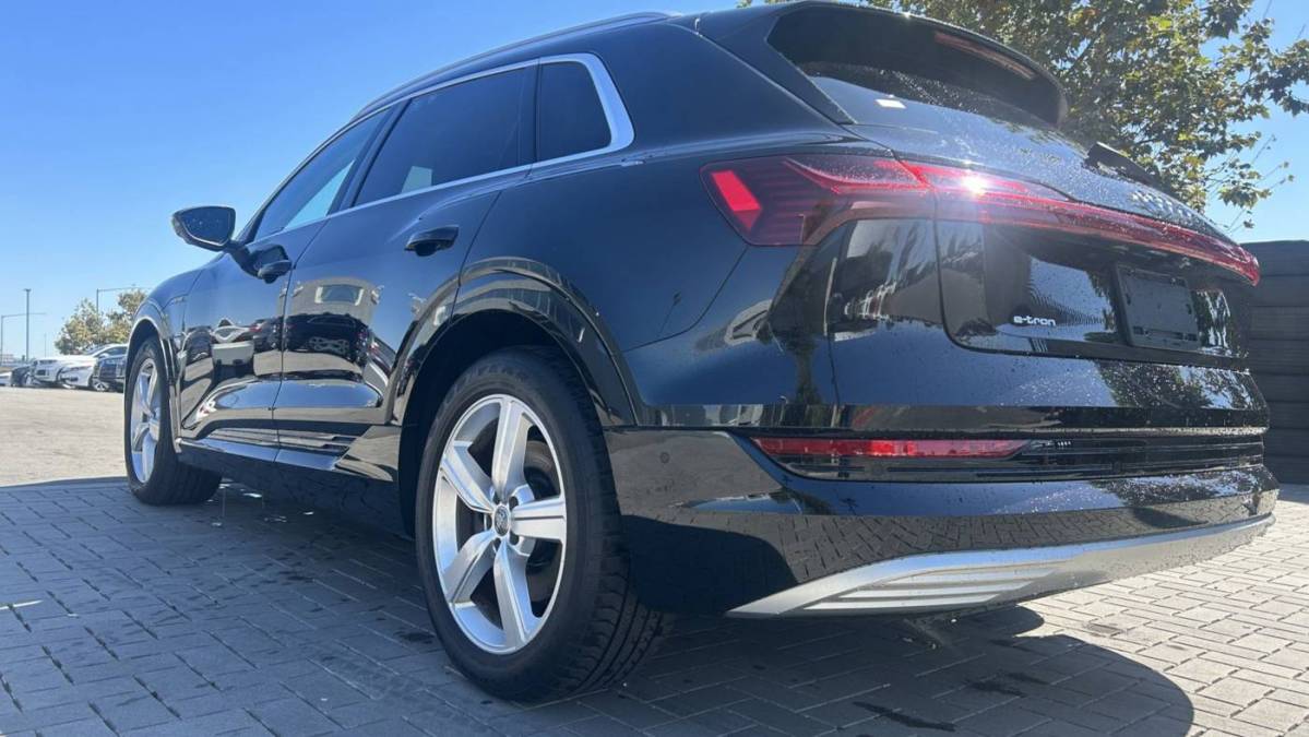 2019 Audi e-tron WA1LAAGE0KB021708