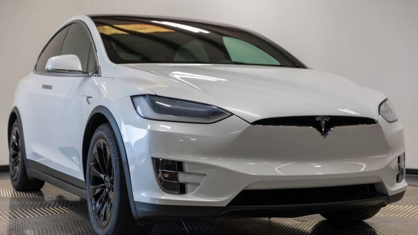 2018 Tesla Model X 5YJXCDE27JF088474