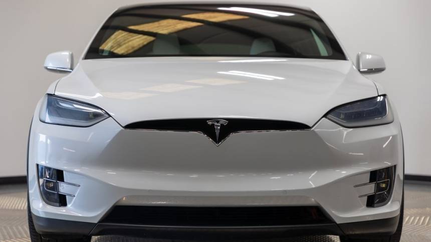 2018 Tesla Model X 5YJXCDE27JF088474