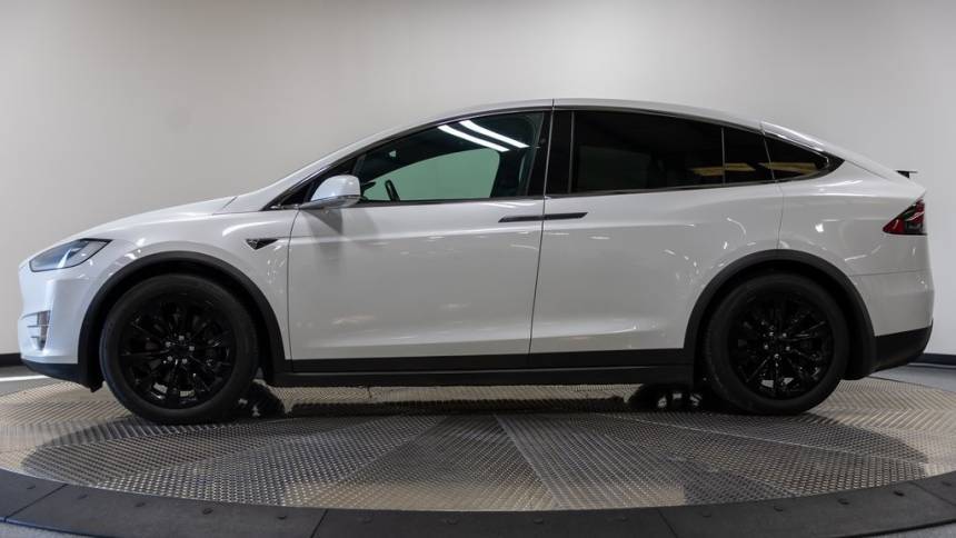 2018 Tesla Model X 5YJXCDE27JF088474