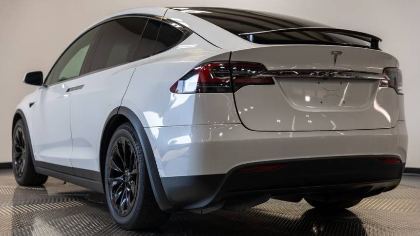 2018 Tesla Model X 5YJXCDE27JF088474