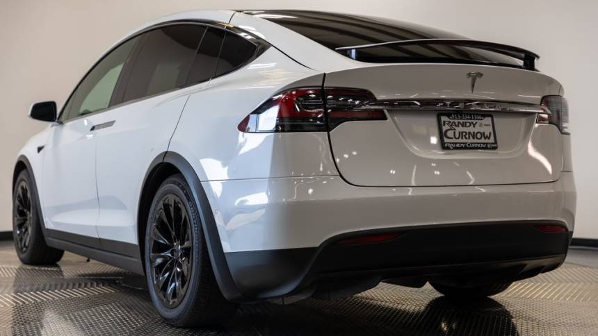 2018 Tesla Model X 5YJXCDE27JF088474