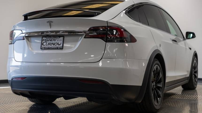 2018 Tesla Model X 5YJXCDE27JF088474