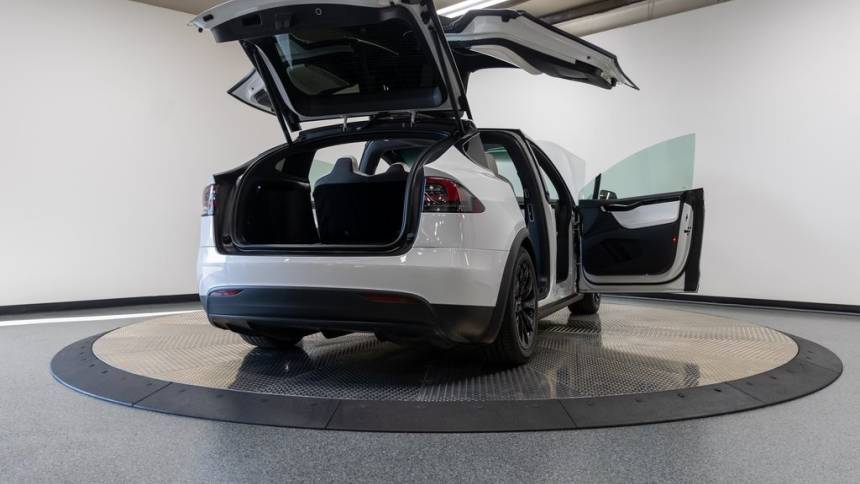2018 Tesla Model X 5YJXCDE27JF088474