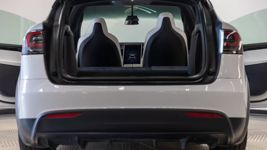 2018 Tesla Model X 5YJXCDE27JF088474