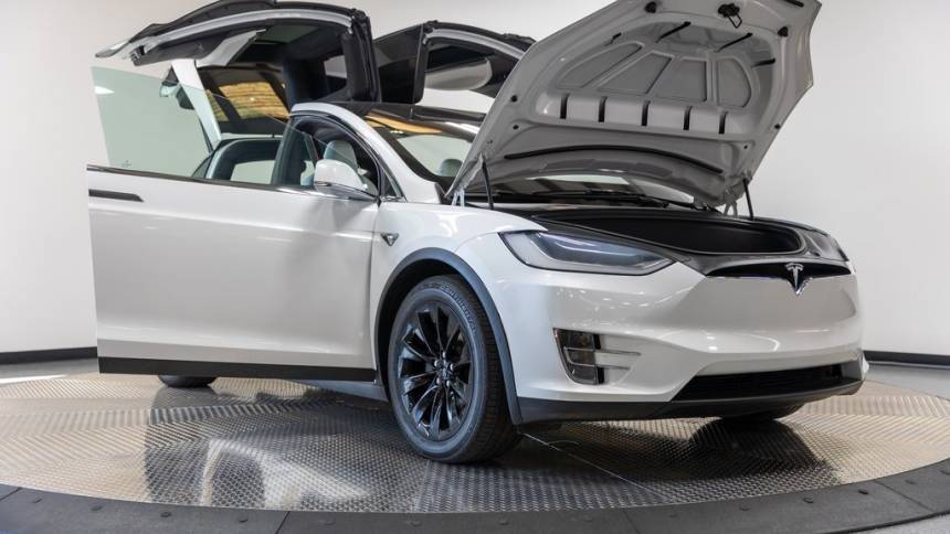2018 Tesla Model X 5YJXCDE27JF088474