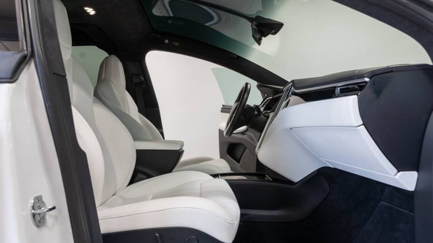 2018 Tesla Model X 5YJXCDE27JF088474