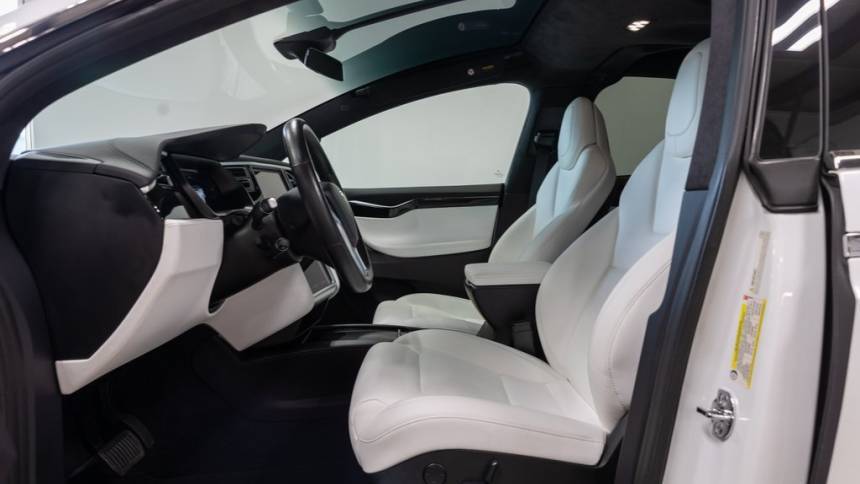 2018 Tesla Model X 5YJXCDE27JF088474